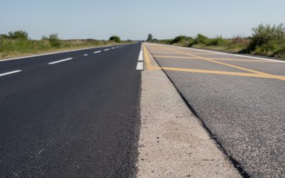 Différence entre enrobé et bicouche : quel revêtement choisir pour vos routes